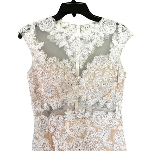 GIGI By La Femme White/Nude Lace Cap-Sleeve Gown Size 6 - Picture 6 of 9